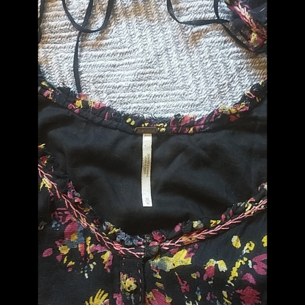 EUC. FREE PEOPLE- Abstract Peasant Top Size Med. - Picture 9 of 12